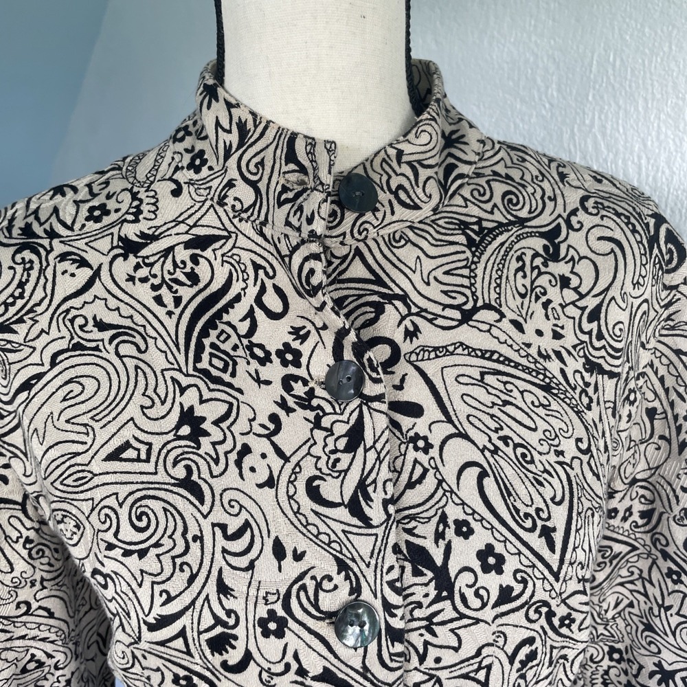 Chicos Soft Shell Button Front Black and Cream Pattern Blazer Women's Size 2 - Picture 2 of 7